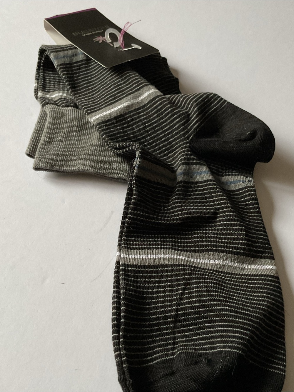 BUGATCHI MENS MERCERIZED COTTON SOCKS BLACK AND GRAY STRIPE OS NWT
